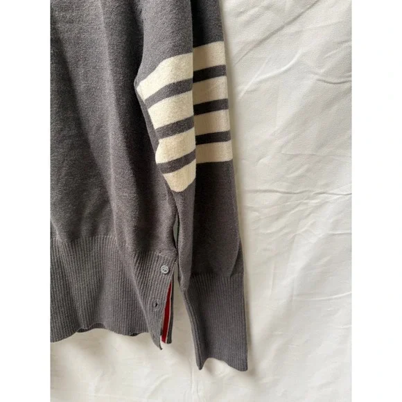 Thom Browne Classic 4-Bar Wool Crewneck Sweater in Medium-Grey - Picture 6 of 9